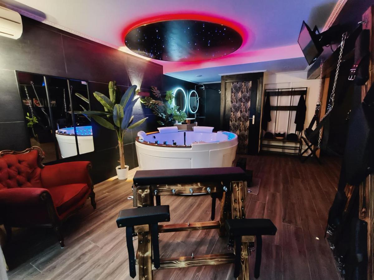 La Loveroom Bdsm De Nice " La Chambre Luxe Des Desirs " מראה חיצוני תמונה