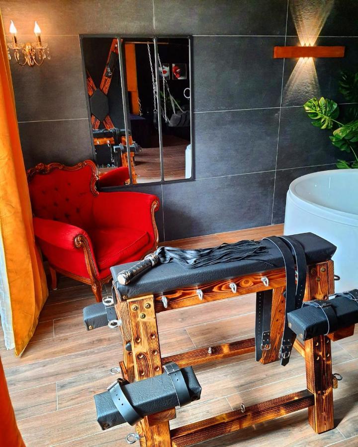 La Loveroom Bdsm De Nice " La Chambre Luxe Des Desirs " מראה חיצוני תמונה