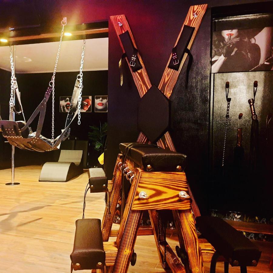 La Loveroom Bdsm De Nice " La Chambre Luxe Des Desirs " מראה חיצוני תמונה